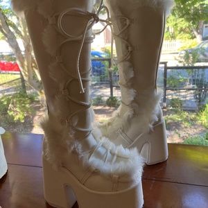 White platform leather / faux fur boots